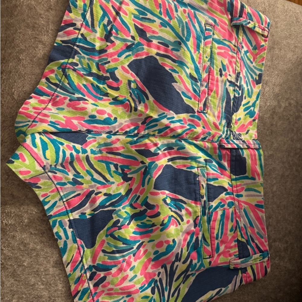 Lilly Pulitzer Indigo Palm Reader size 6 Women's Shorts - Picture 2 of 5